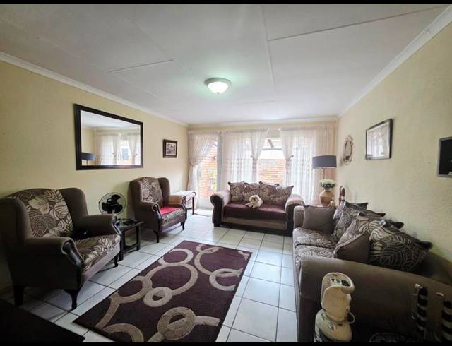 3 BEDROOM TOWNHOUSE FOR SALE IN WITFIELD